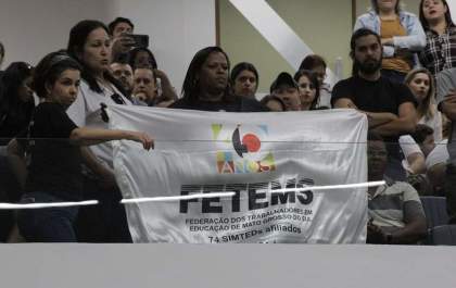Profissionais da Educação se manifestam contra o decreto&nbsp;