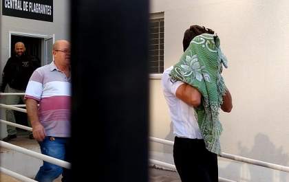 Suspeito de incendiar concessionária ganha a liberdade em audiência de custódia
