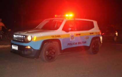 Ladrão puxa corrente do pescoço de idosa e a derruba da moto em TL