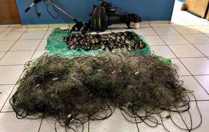 Pescadores são autuados em R$ 2 mil e tem barco, motor e rede apreendidos