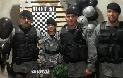 Garotinha comemora aniversário de seis anos com a presença da Força Tática