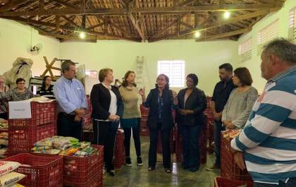Entidades dividem 15,6 toneladas de alimentos da Expô Solidária