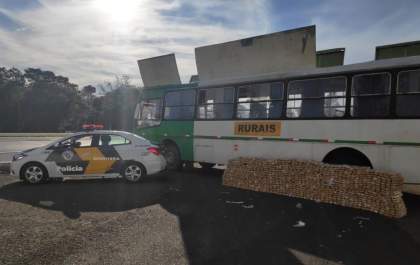 Ônibus estava recheado com mais de 800 tijolos de maconha&nbsp;
