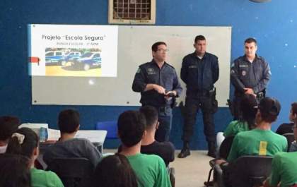 Palestra com o tema 'drogas' é realizado pela PM em Escola Estadual de TL