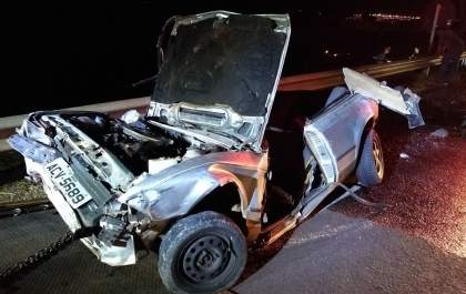 Carro fica prensado entre caminhões na Rondon