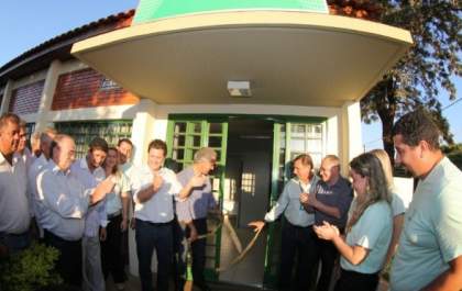 Reinaldo inaugura reforma de Detran e autoriza ampliação de abastecimento