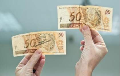 Mulher é presa depois de pagar contas com notas falsas em Três Lagoas