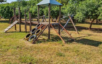 Vereadora pede interdição e reforma de playground na lagoa do Miguelão