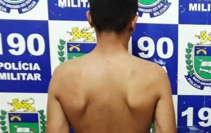 Jovem é preso vendendo drogas em mata na 'Vila Zucão' em Três Lagoas