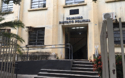 Casal se passa por funcionários da saúde e furta idosos