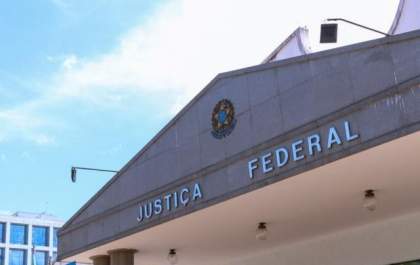 Advogado flagrado com mais de 600 mil arquivos de pedofilia é condenado