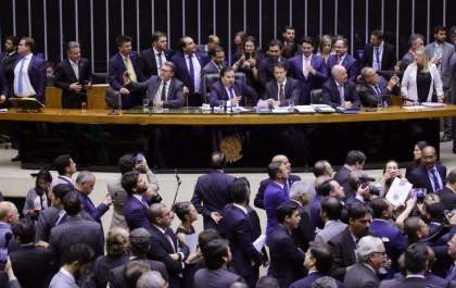 Câmara aprova texto-base da reforma da Previdência em 2º turno