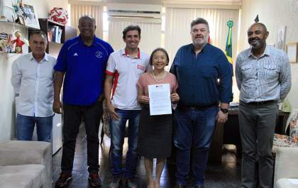Tamiko renova do convênio para o Programa Atleta do Futuro
