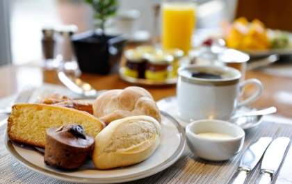 Não tomar café da manhã faz mal para a saúde vascular? Estudo indica que sim