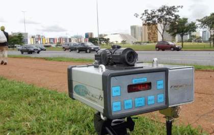 Bolsonaro manda suspender uso de radares nas rodovias federais