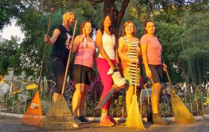 Voluntárias assumem limpeza da praça do Guanabara e pedem ajuda