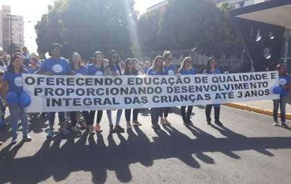 Passeata marca início da Semana do Bebê