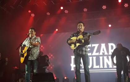 Cezar e Paulinho atrai quase 15 mil pessoas para a 31ª Festa do Folclore; fotos