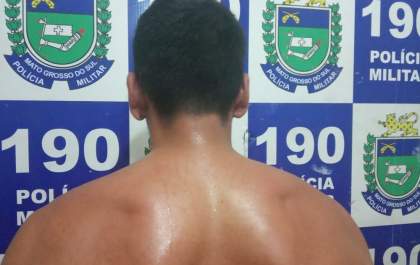 Com o filho nos braços, mulher é perseguida por marido armado