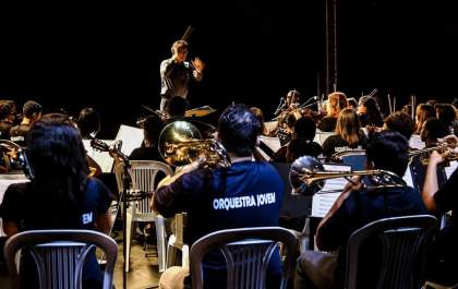 Orquestra Jovem de Ilha Solteira se apresenta em escolas da cidade