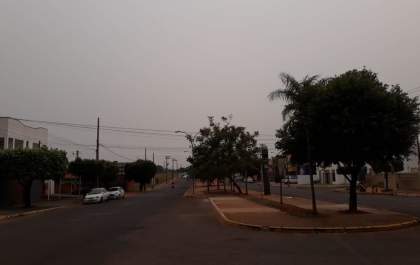 Entenda o porquê de o céu estar amarelado em Três Lagoas
