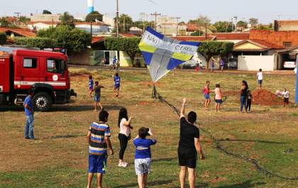 Com o tema “Brincando com Segurança” Festival de Pipas movimenta Praça do CEU e conscientiza participantes