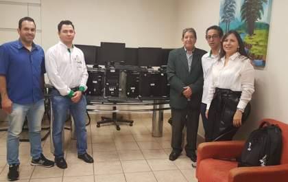 Santa Casa recebe 8 computadores doados por empresas
