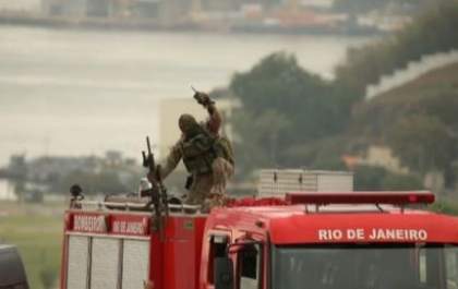 Sequestrador de ônibus no Rio é morto por atiradores de elite