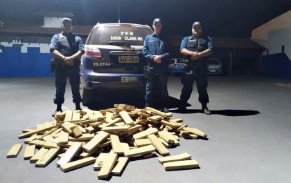 PM encontra 200 Kg de maconha em caminhão abandonado em Água Clara