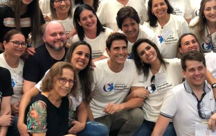 Ator Reinaldo Gianecchini inaugura trabalho social em Birigui