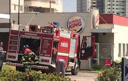 Incêndio na cozinha do Burguer King em Araçatuba mobiliza o Corpo de Bombeiros