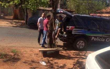 Polícia Civil com apoio da 'Mara' estoura 'boca de fumo' e recupera celular