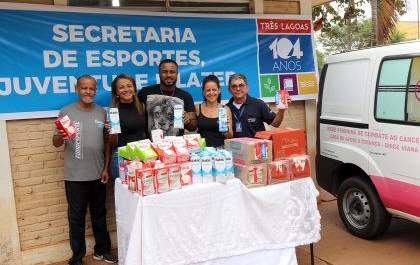 SEJUVEL doa 155 litros de leite à Rede Feminina de Combate ao Câncer