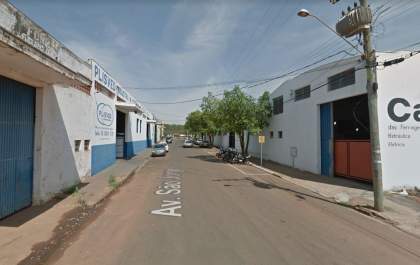 Polícia vai investigar colisão de carro em poste
