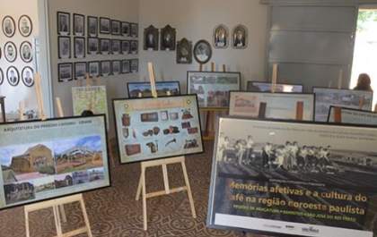Exposição fotográfica sobre a cultura do café acontece no hall do Cine Paiaguás