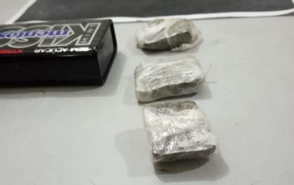Mulher é flagrada com drogas escondidas nas partes íntimas no São Carlos