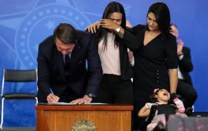 Bolsanaro garante pensão a crianças com microcefalia ligada ao zika