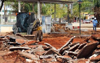 Praça do bairro Jardim Alvorada está sendo totalmente revitalizada