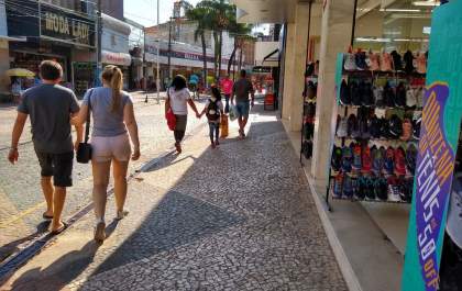 Comércio de Araçatuba funciona em horário especial nesta quarta-feira