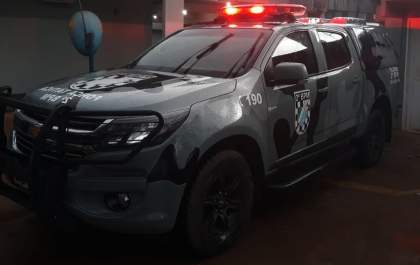 Homem armado com faca ameaça mulher e os quatro filhos de morte