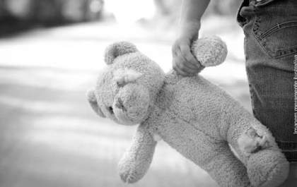 Criança de 4 anos é encontrada sozinha na rua