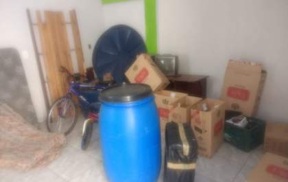 GOE apreende cigarros contrabandeados e isqueiros em casa no Água Branca