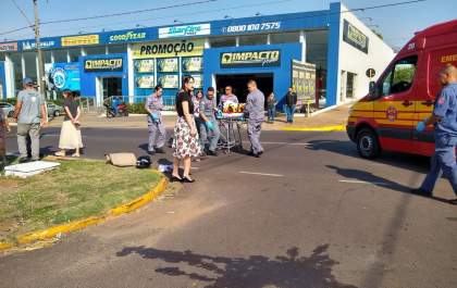 Mulher fica ferida em queda com Biz na avenida Brasília