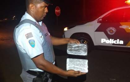 Mulher é presa com 1 quilo de haxixe na cintura