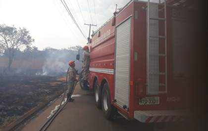 Bombeiros combatem incêndio de grandes proporções no Setsul