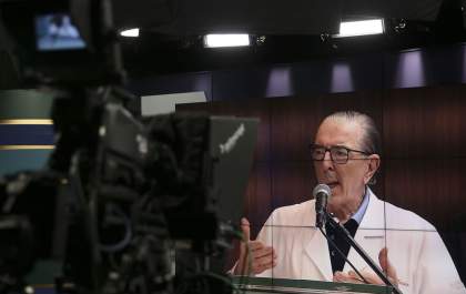 Bolsonaro tem melhora clínica progressiva e continua com dieta líquida