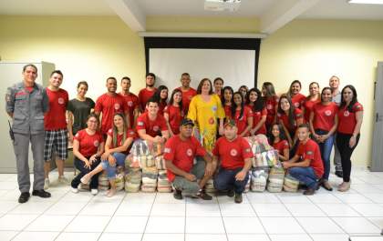 Santa Casa recebe cestas básicas de alunos de curso de pronto socorrismo