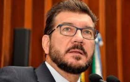 Deputado promete devolver gasto de R$ 1,7 mil com consumo de vinho e cerveja