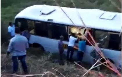 Acidente com ônibus deixa 1 morto e 22 feridos