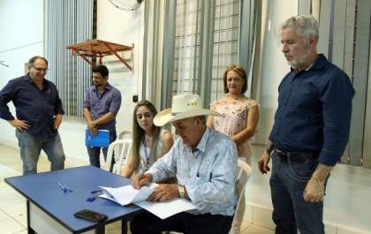 Prefeitura e comerciantes do Shopping Popular assinam Termo de Permissão de Uso